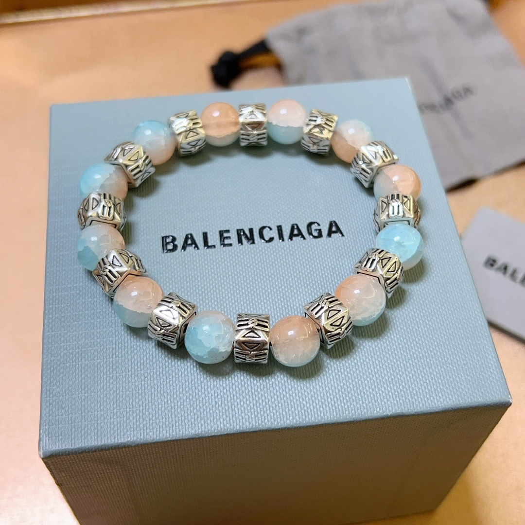 NO:108448,Batch of the counter semester version of natural stone Balenciaga bracelet Thai silver style Balenciaga bracelet Celebrity same style for men and women Retro and old style Original reproduction Pure handmade ~ Genuine mold opening trend and fashion essential for both men and women Can wear Couple style Rock Punk Thai silver style Retro elements Trendy and versatile Super like to place an order Note the wrist circumference, jewelry boutique, balenciaga, bracelet19860909批 专柜精工版本天然石巴黎世家手链 泰银风格巴黎世家手链 明星同款男女款 复古做旧风 原版复刻 纯手工打造 ～正品开模潮流时尚必备 男女均可佩戴 情侣款同款 摇滚朋克泰银风格 复古元素 潮流百搭 超级喜欢下单备注手腕周长,饰品精品,balenciaga,bracelet,Jewelry