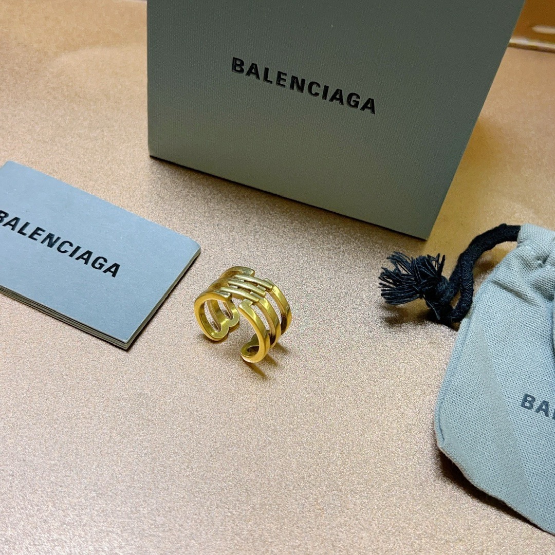 货🔹🔹新品 巴黎世家戒指 Balenciaga戒指🔹巴黎世家戒指款 设计独特 前卫 做旧复古处理 3