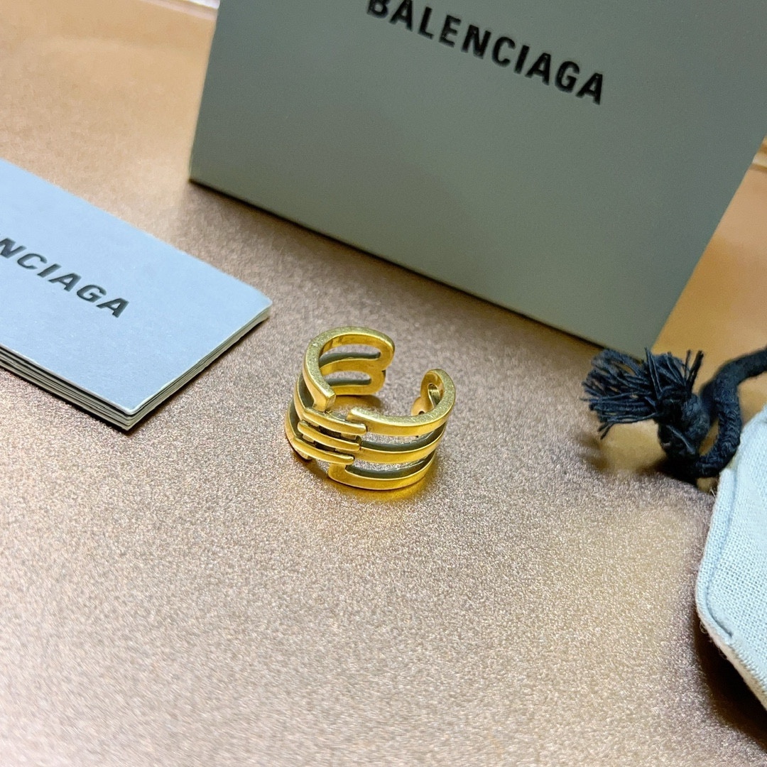货🔹🔹新品 巴黎世家戒指 Balenciaga戒指🔹巴黎世家戒指款 设计独特 前卫 做旧复古处理 4