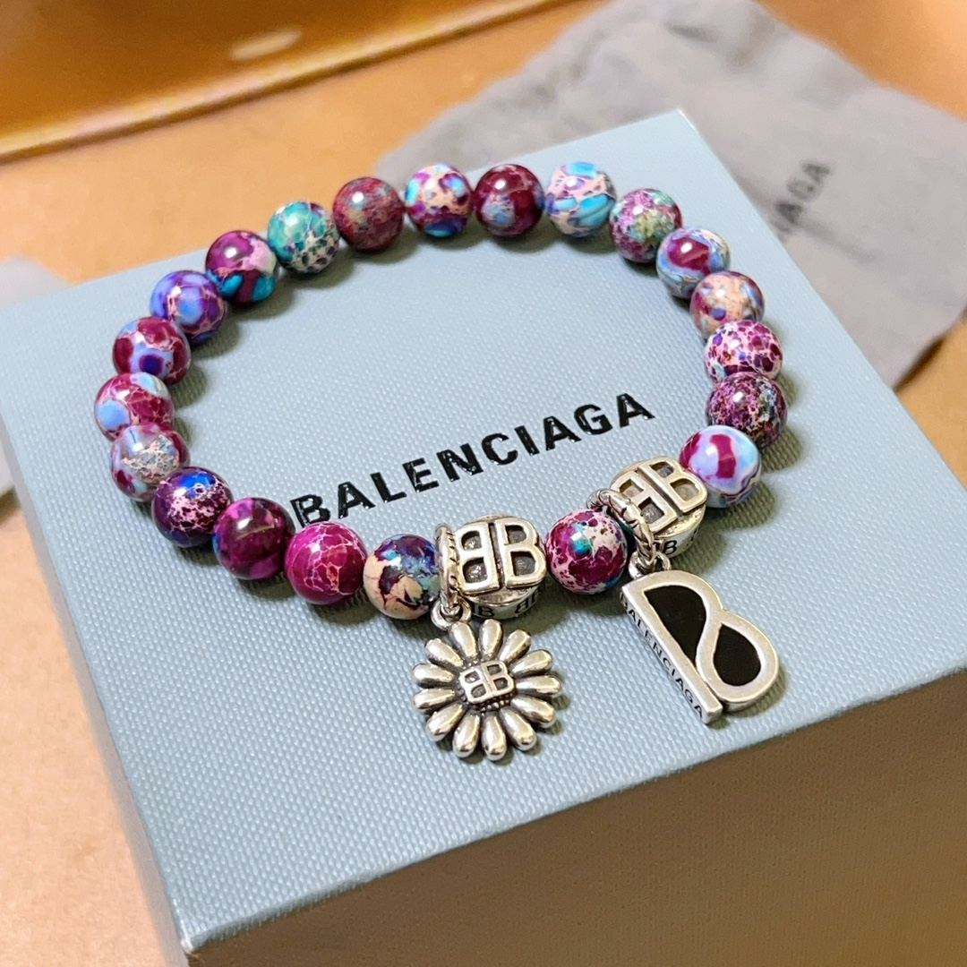 NO:108102,Batch of the counter semester version of natural snake skin stone Balenciaga bracelet Lapis lazuli Thai silver style Balenciaga bracelet Celebrity same style for men and women Retro old style Original reproduction Pure handmade ~ Genuine mold opening trend and fashion essential for both men and women Can wear Couple style Rock Punk Thai silver style Retro elements Trendy and versatile Super like to place an order Note the wrist circumference, jewelry boutique, balenciaga, bracelet, snakeskin19860909批 专柜精工版本天然蛇皮石巴黎世家手链 青金石泰银风格巴黎世家手链 明星同款男女款 复古做旧风 原版复刻 纯手工打造 ～正品开模潮流时尚必备 男女均可佩戴 情侣款同款 摇滚朋克泰银风格 复古元素 潮流百搭 超级喜欢下单备注手腕周长,饰品精品,balenciaga,bracelet,snakeskin,Jewelry