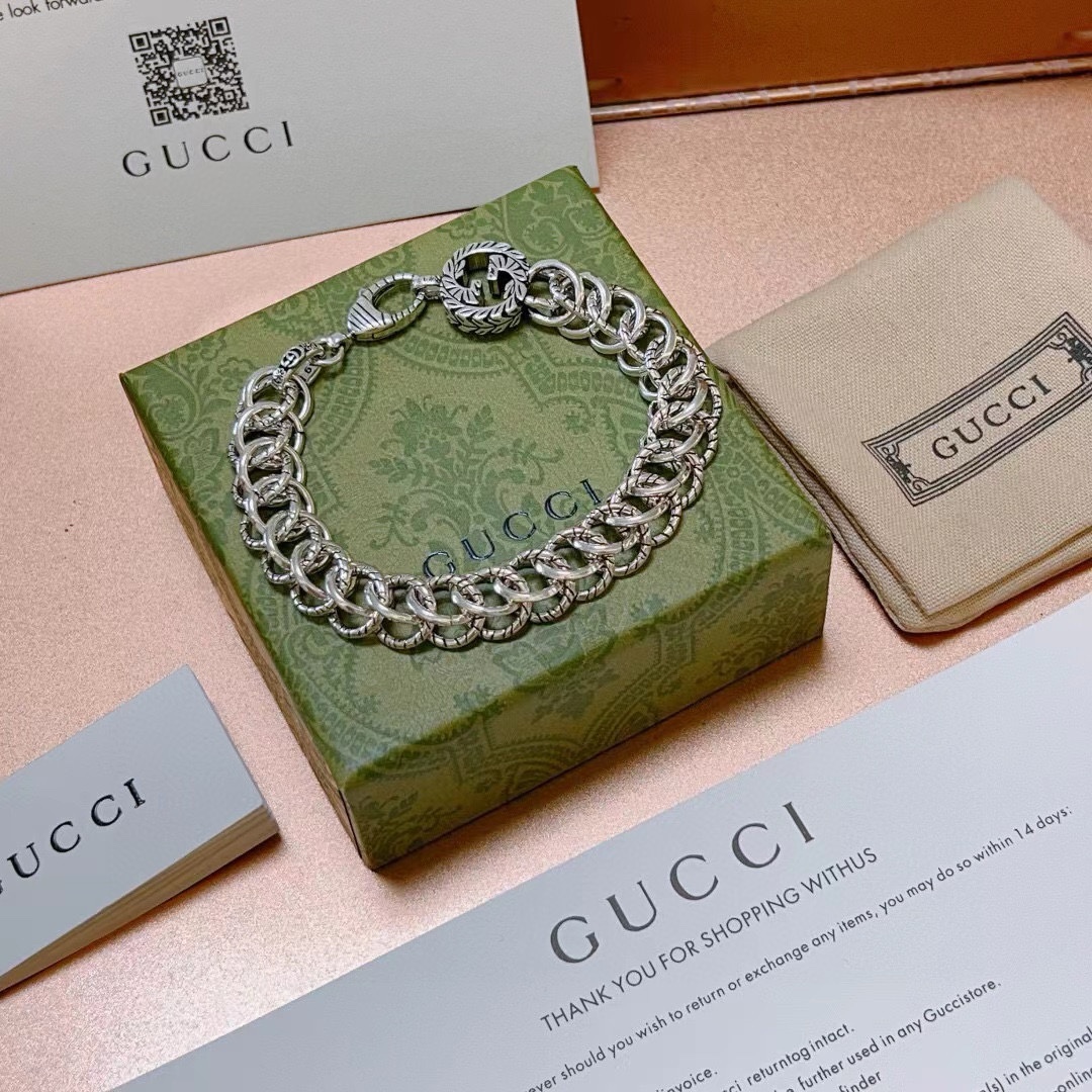 NO:108097,The latest release of Gucci Gucci bracelets, the latest classic style, exquisite, no matter the style or texture, is absolutely top feel. Just take a look and you will understand the original logo. Super nice. The best choice for matching clothes. It is a must-have artifact for men and women. The number of codes is 18.20.22 cm, fine jewelry, gucci, gucci, bracelet19860909批 最新出炉 Gucci古驰手链最新款的经典款 精致无论款式 质感 都是绝对的顶尖feel 只要看一眼就懂了原版logo 超 nice 搭配衣服最佳的选择,男女同款必备神器 码数18.20.22厘米,饰品精品,gucci,gucci,bracelet,Jewelry