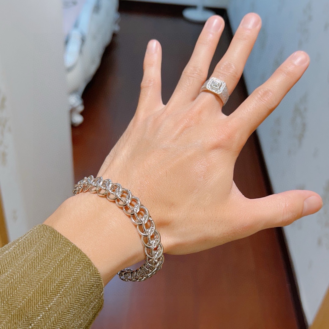 Gucci luxury bracelet 2