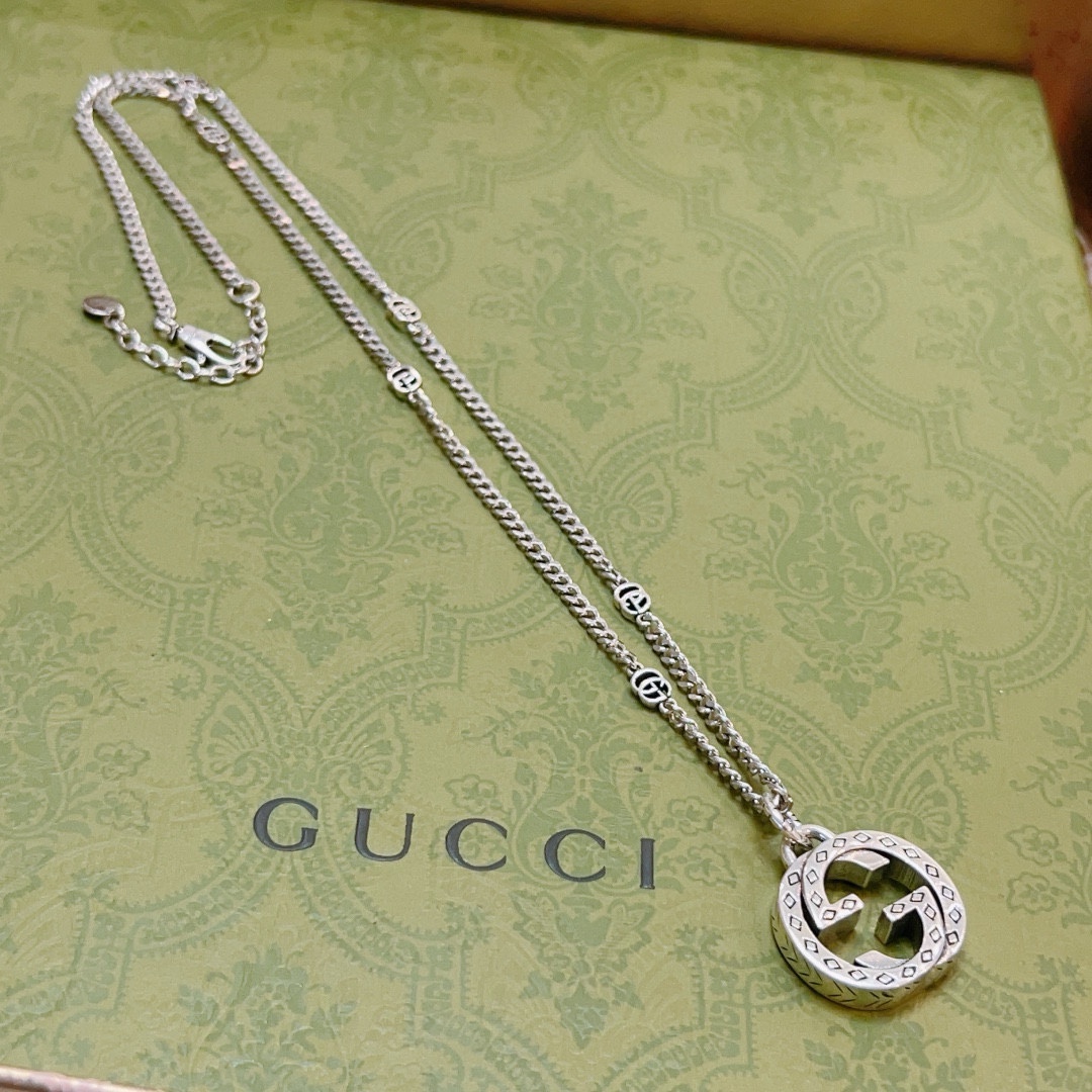 NO:108099,Buy The first choice for Douyin selling goods Gucci necklace The latest model is higher in chain grade, star-like Anger Forest series double G Gucci necklace, details are used to treat the version, non-market bright style, this model has been released, Gucci is popular in it, very easy to match with trendy clothes, jewelry quality, gucci, necklace19860909批 抖音带货首选 古驰项链 最新款链条档次更高明星同款Anger Forest系列双G古驰项链 细节对版做旧处理 非市面亮面版型 这款一直在出 古驰里面热卖款 非常好搭配潮流衣服,饰品精品,gucci,necklace,Jewelry