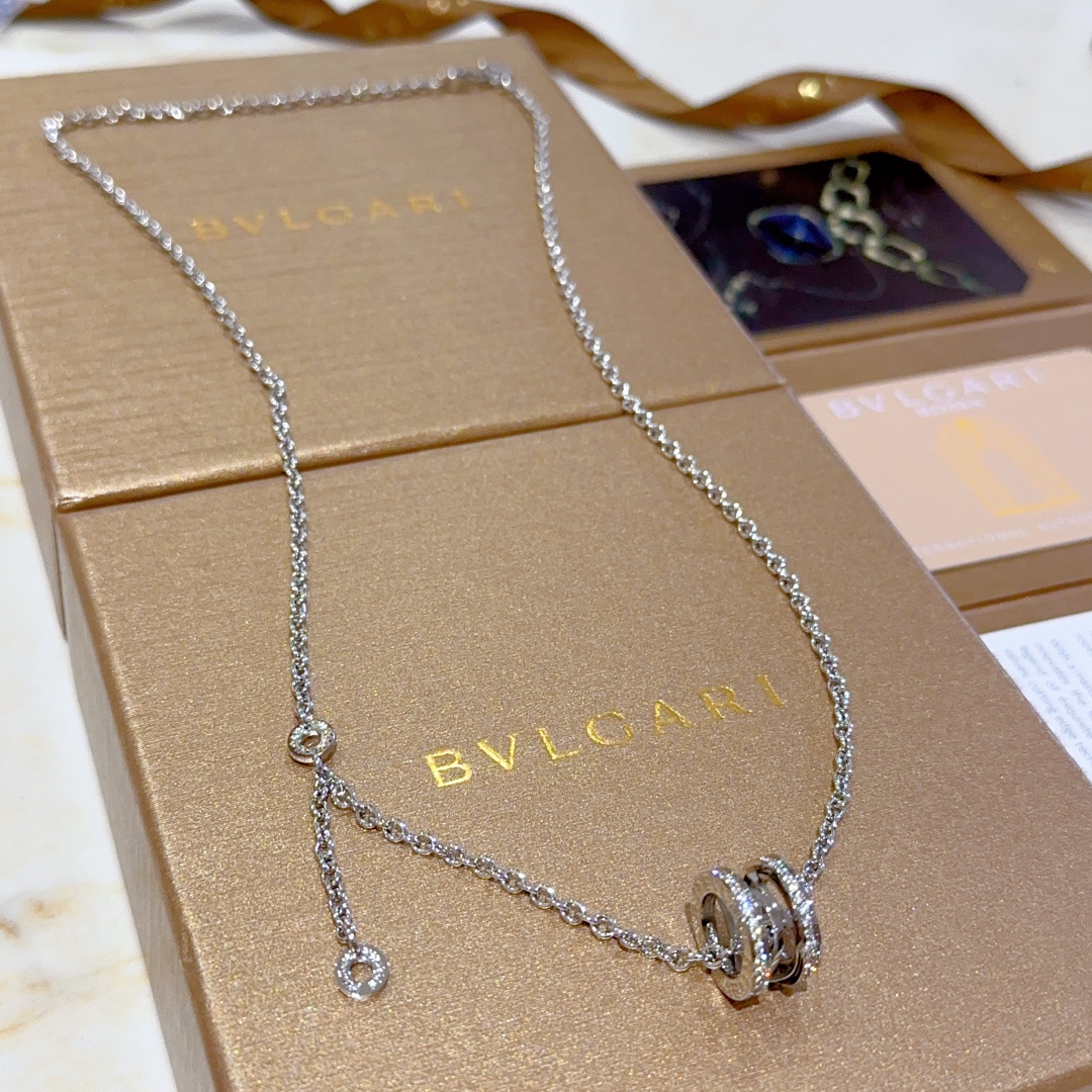 “BVLGARI Boulie DIVAS’ DREAM Necklace: Gold Material, Round Diamond, Elegant Design”