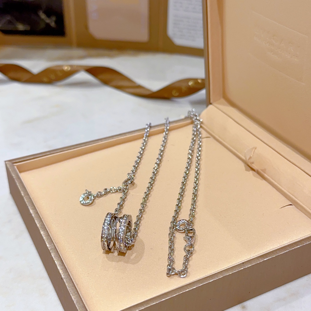 “BVLGARI Boulie DIVAS’ DREAM Necklace: Gold Material, Round Diamond, Elegant Design” - 图片 7