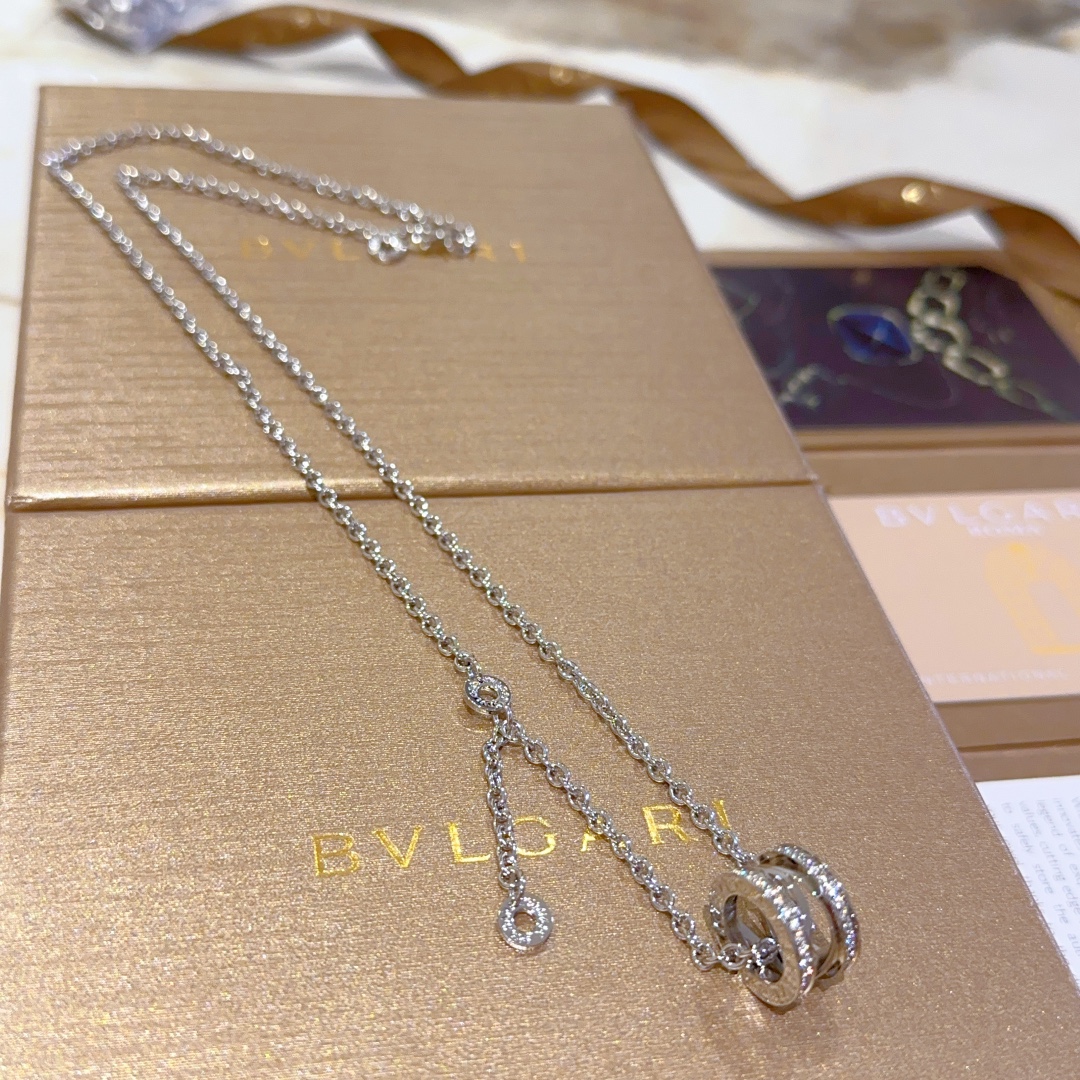 “BVLGARI Boulie DIVAS’ DREAM Necklace: Gold Material, Round Diamond, Elegant Design” - 图片 9