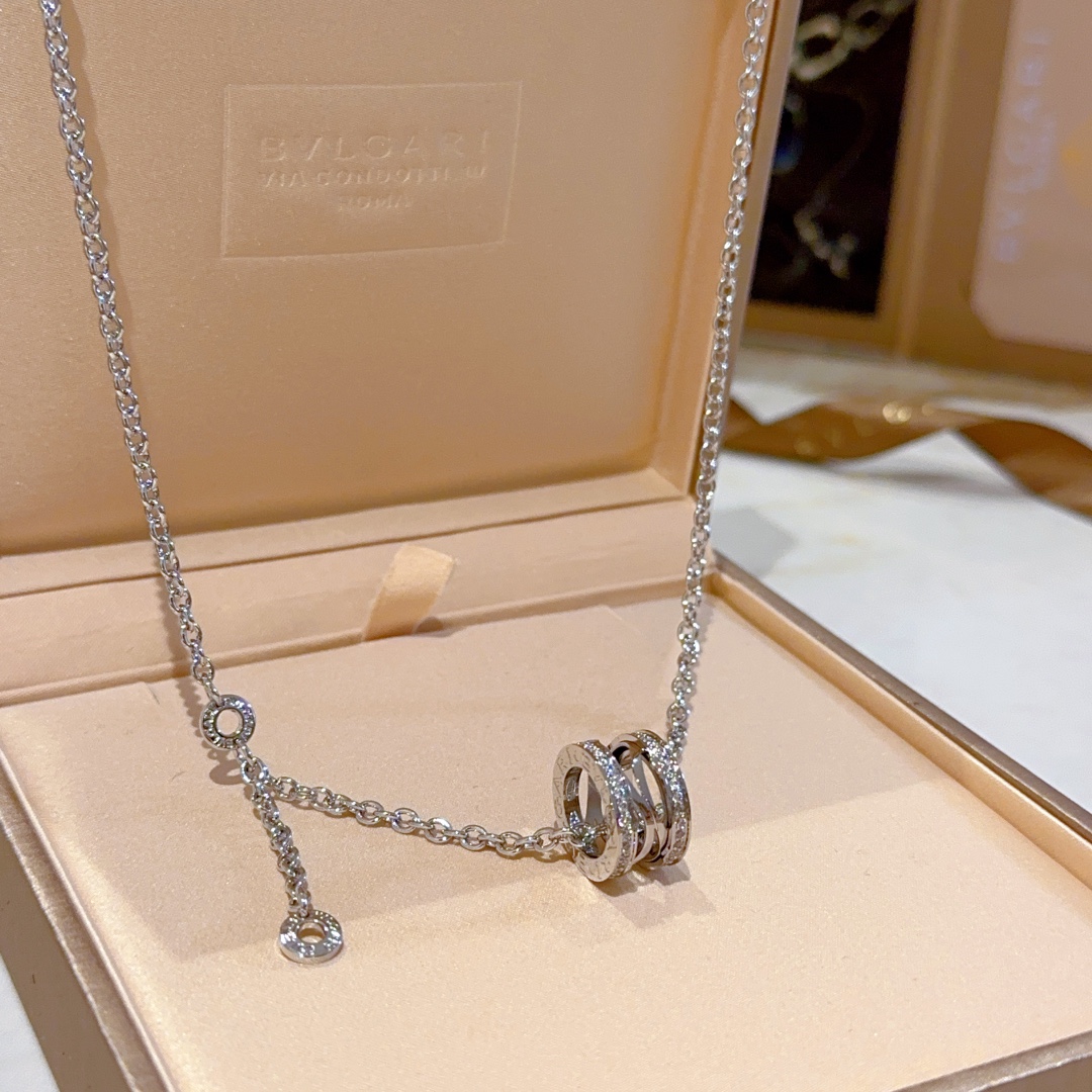 “BVLGARI Boulie DIVAS’ DREAM Necklace: Gold Material, Round Diamond, Elegant Design” - 图片 2