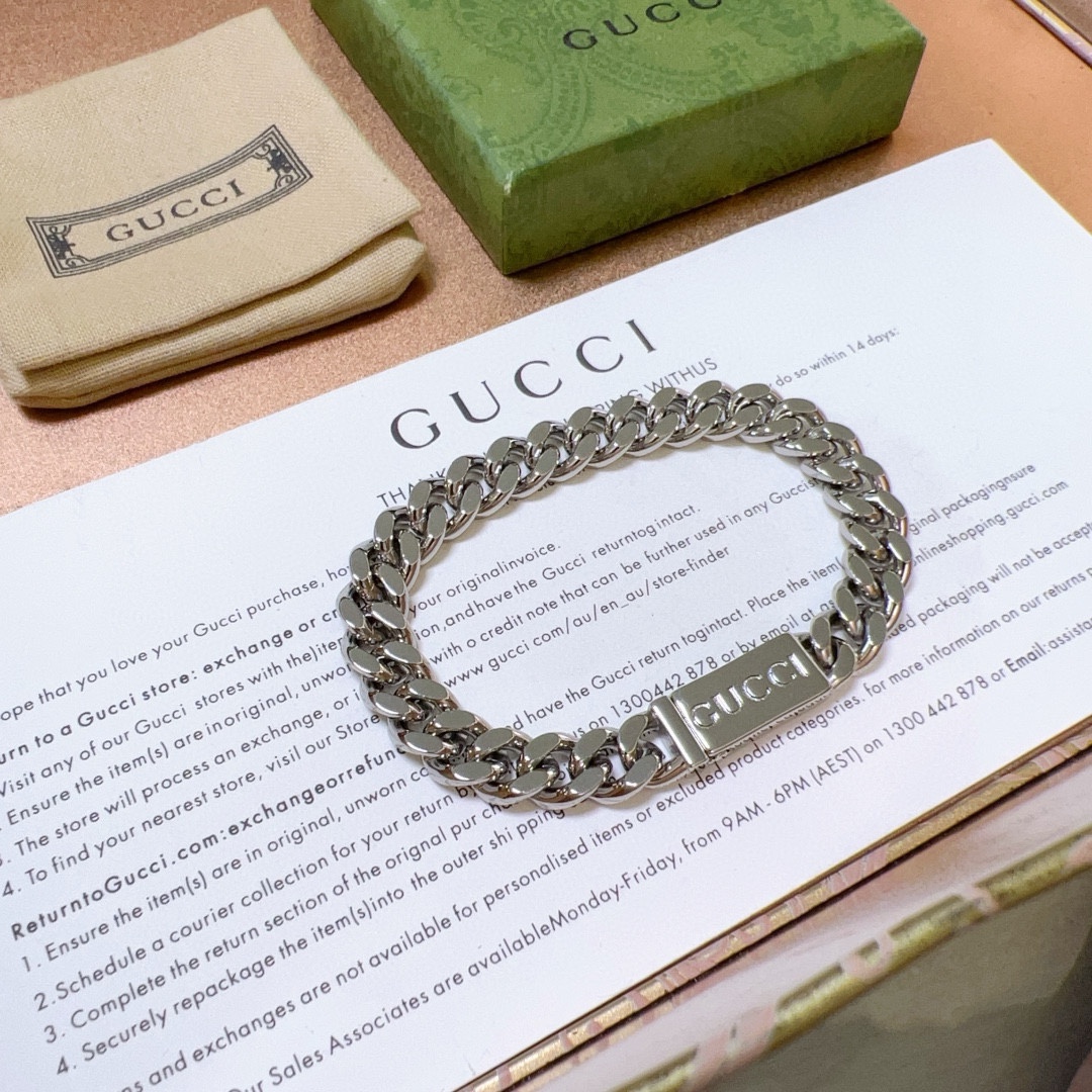 款新出炉Gucci古驰手链最新款的经典款精致无论款式质感都是绝对的顶尖feel只要看一眼就懂了原版log