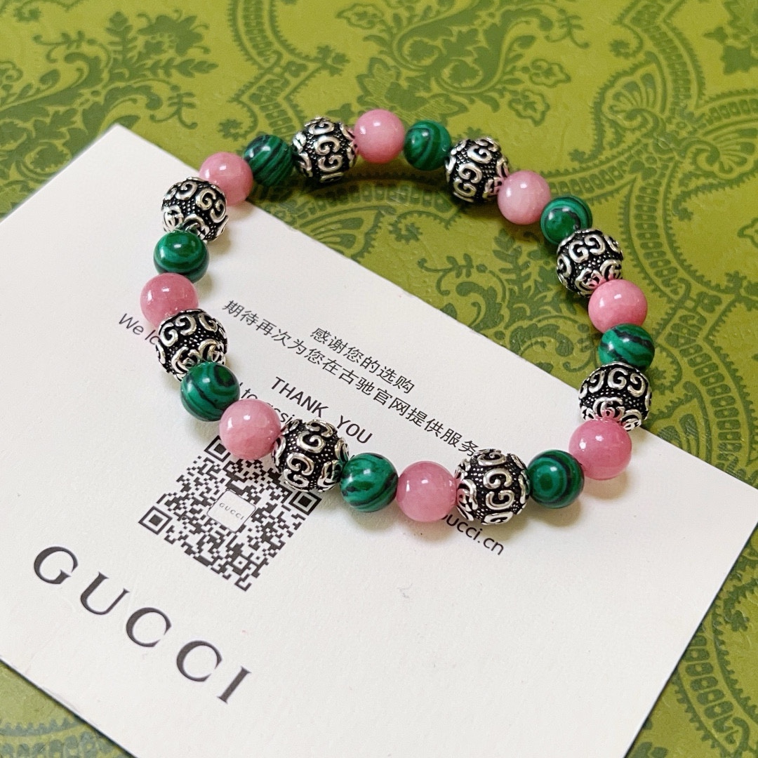 NO:108118,Buy Gucci bracelets are the same as men and women. The latest natural crystal bracelets are higher in grade. Stars are the same as Anger Forest series double g series crystal bracelets. Size: 16-24 cm. Details are used to treat the version. Non-market bright style. This one is always being made on the market. Gucci is the best-selling model. Very easy to match clothes, fine accessories, gucci, bracelet19860909批 古驰手链男女同款 最新款天然水晶手链档次更高明星同款Anger Forest系列双g系列水晶手链 尺寸:16-24厘米 细节对版做旧处理 非市面亮面版型 非市面普通做这款一直在出 古驰里面热卖款 非常好搭配衣服,饰品精品,gucci,bracelet,Jewelry
