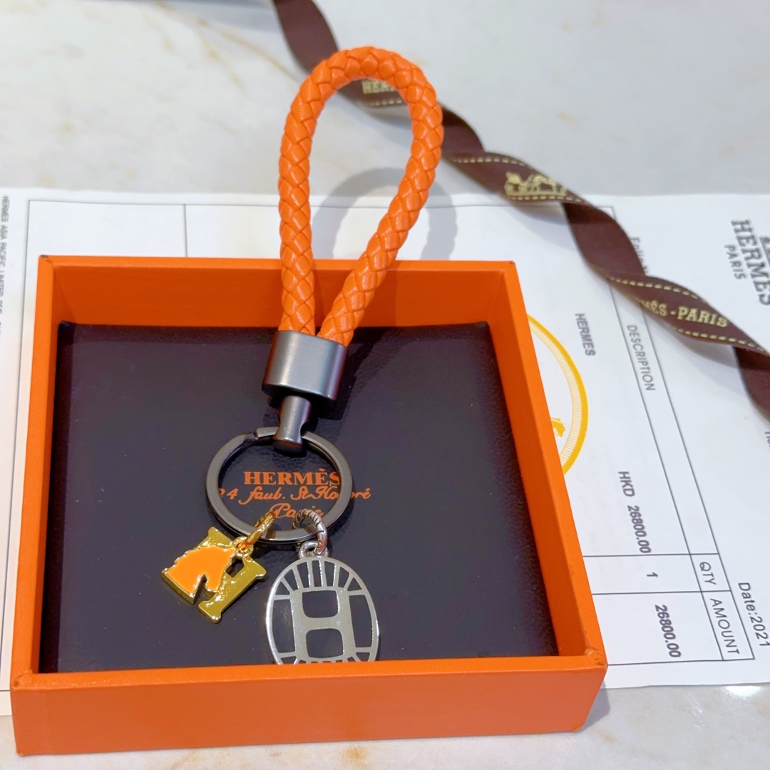 Luxurious Hermes Platinum Key with Customized Details for Men and Women - 图片 5