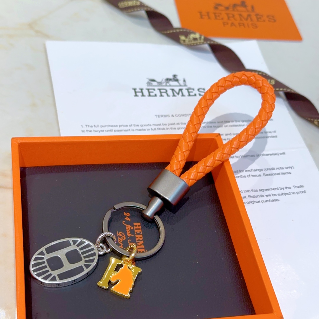 Luxurious Hermes Platinum Key with Customized Details for Men and Women - 图片 2