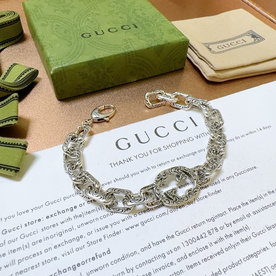 古驰推荐款2024最新出炉Gucci古驰手链最新款的经典款精致无论款式质感都是绝对的顶尖feel只要看一