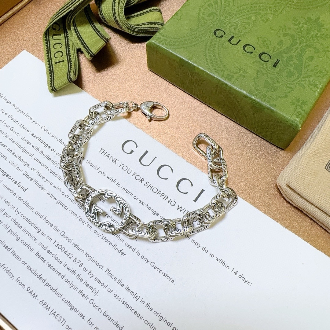 古驰推荐款2024最新出炉Gucci古驰手链最新款的经典款精致无论款式质感都是绝对的顶尖feel只要看一