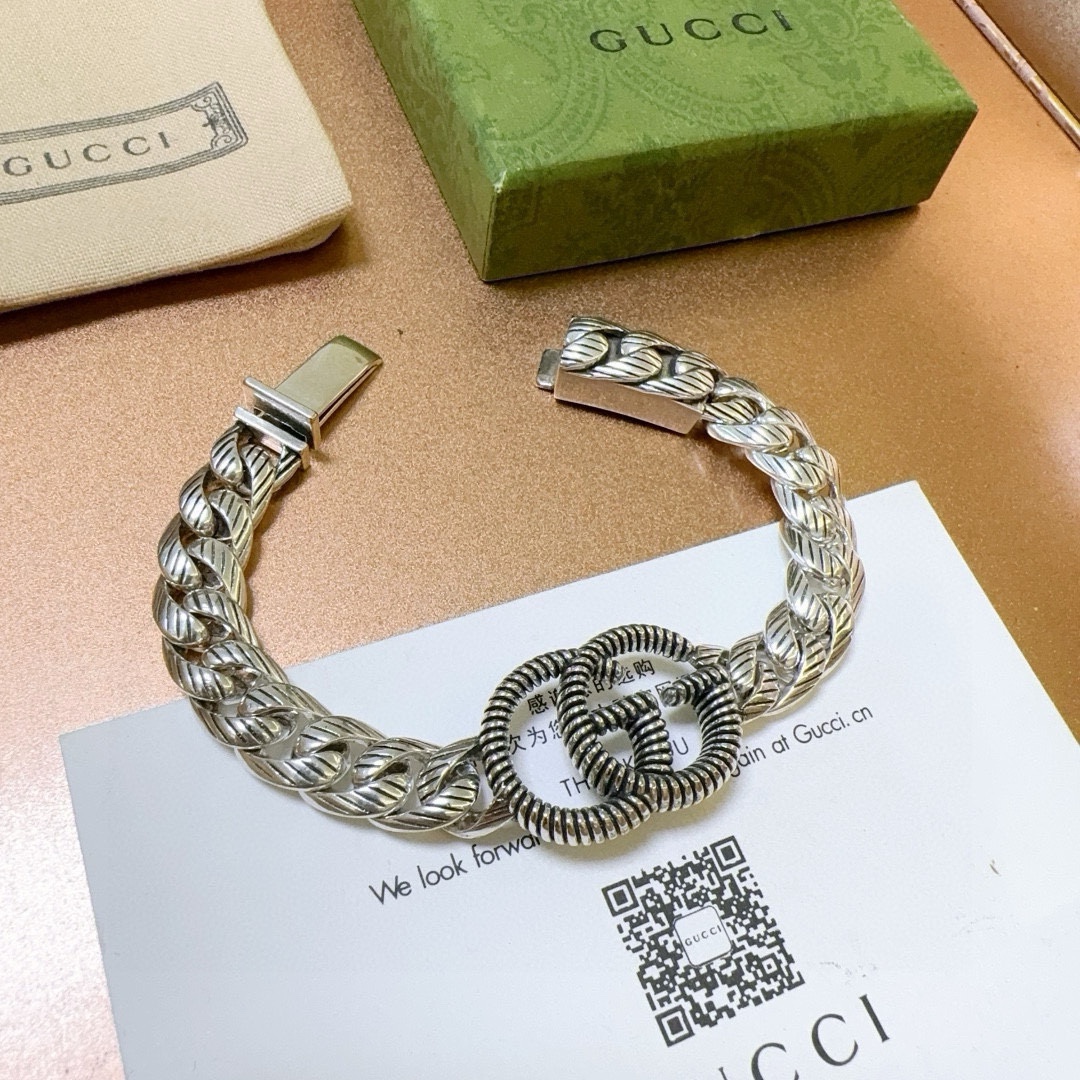 古驰推荐款2025最新出炉Gucci古驰手链最新款的经典款精致无论款式质感都是绝对的顶尖feel只要看一