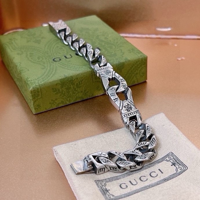Gucci luxury bracelet 9