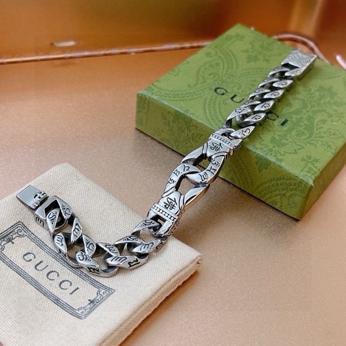 Gucci luxury bracelet 2