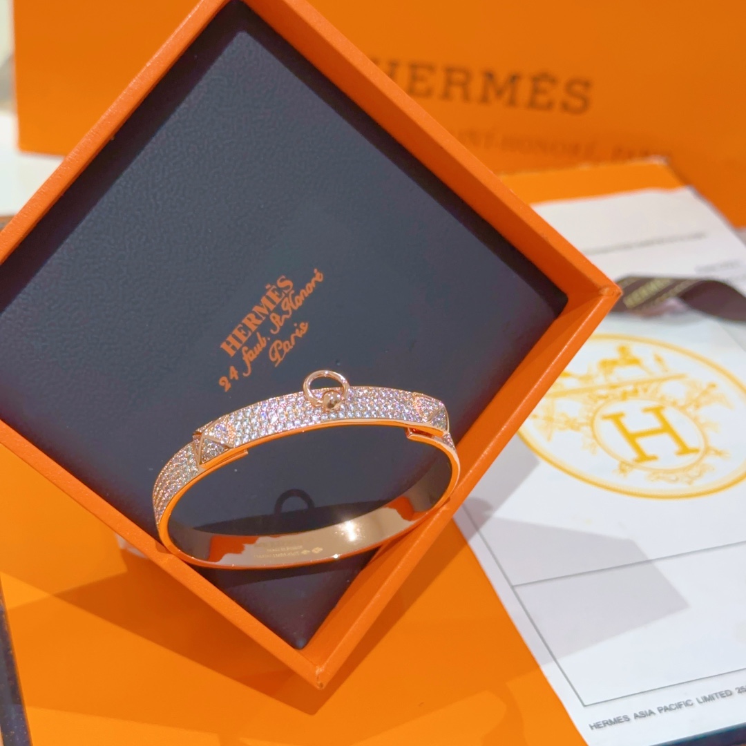 Hermès item