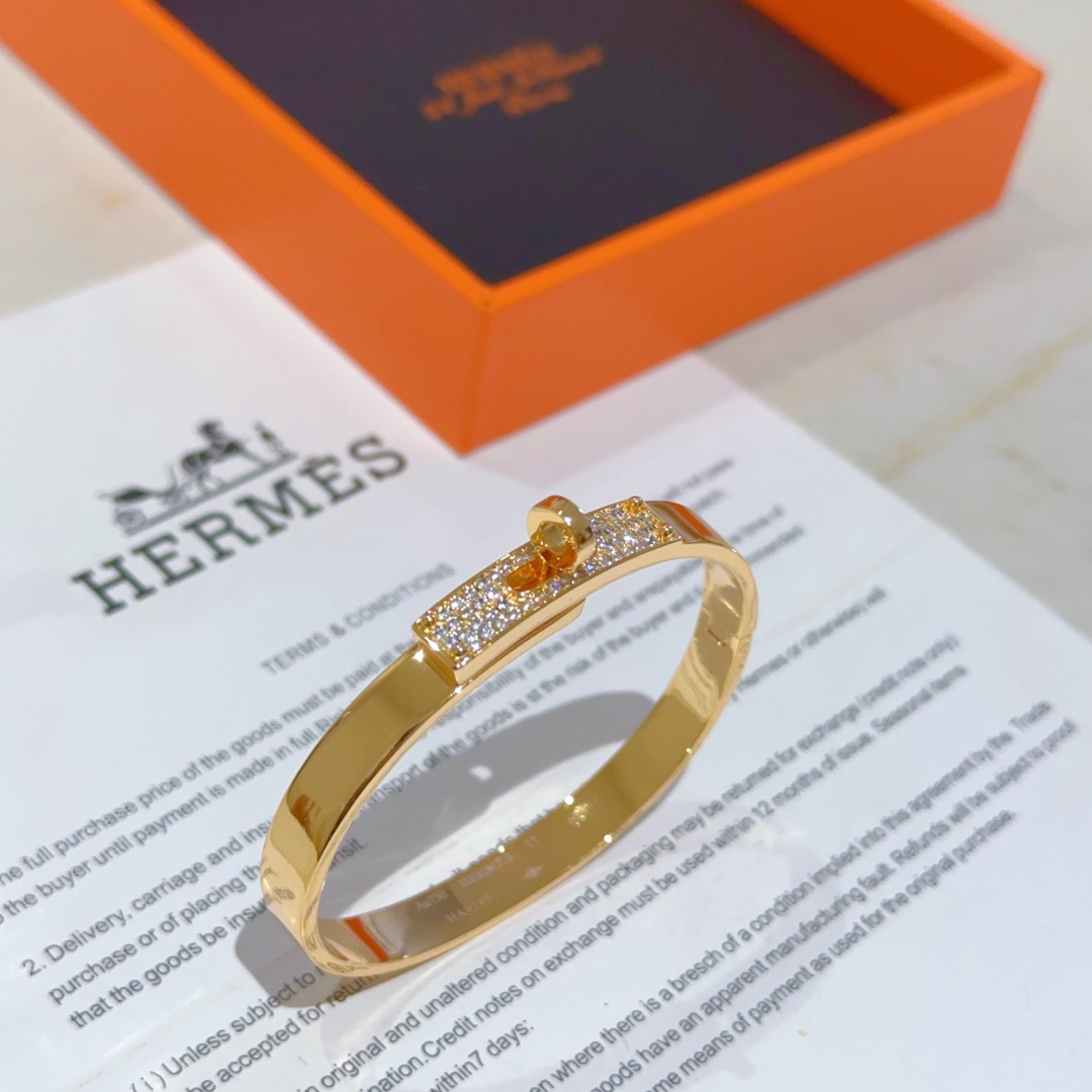 Hermès item