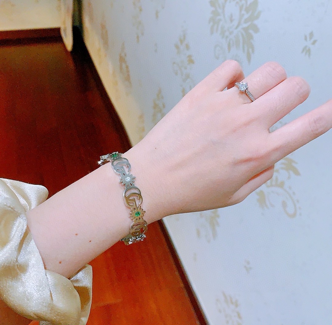 Gucci luxury item 4