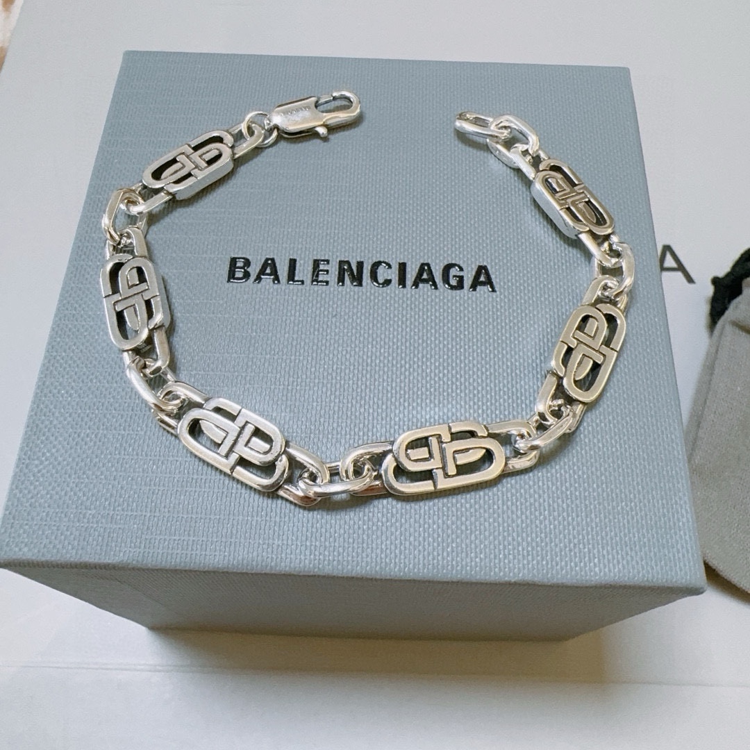 Balenciaga luxury bracelet 5