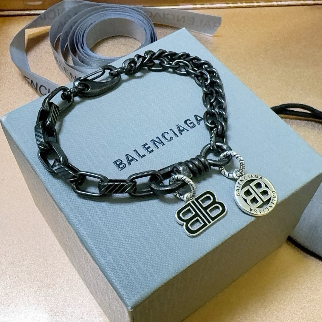 货🔹🔹新品 巴黎世家 Balenciaga手链🔹巴黎世家手链 男士款 设计独特 前卫 男女必备 2