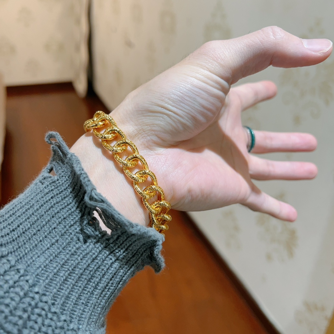 Balenciaga luxury bracelet 4