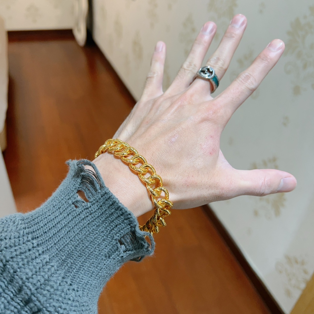 Balenciaga luxury bracelet 3