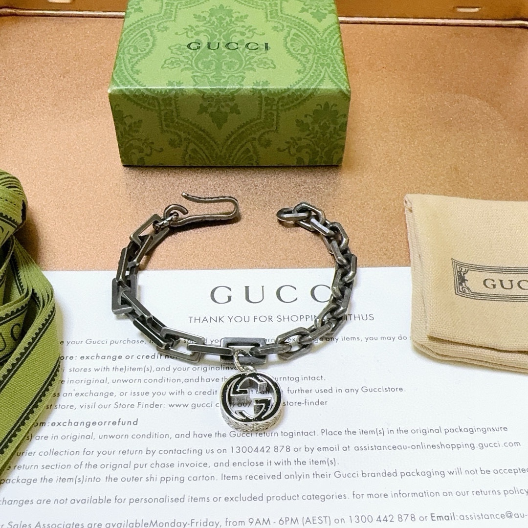 古驰新品手链出炉🌼 Gucci古驰手链最新款的经典款 精致无论款式 质感 都是绝对的顶尖feel 只要看一眼就懂了 认准花纹 超 nice 4