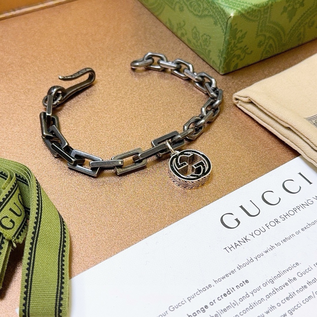 古驰新品手链出炉🌼 Gucci古驰手链最新款的经典款 精致无论款式 质感 都是绝对的顶尖feel 只要看一眼就懂了 认准花纹 超 nice 7