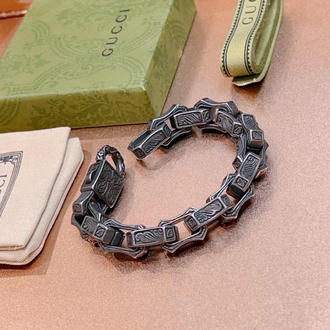 Gucci luxury bracelet 9