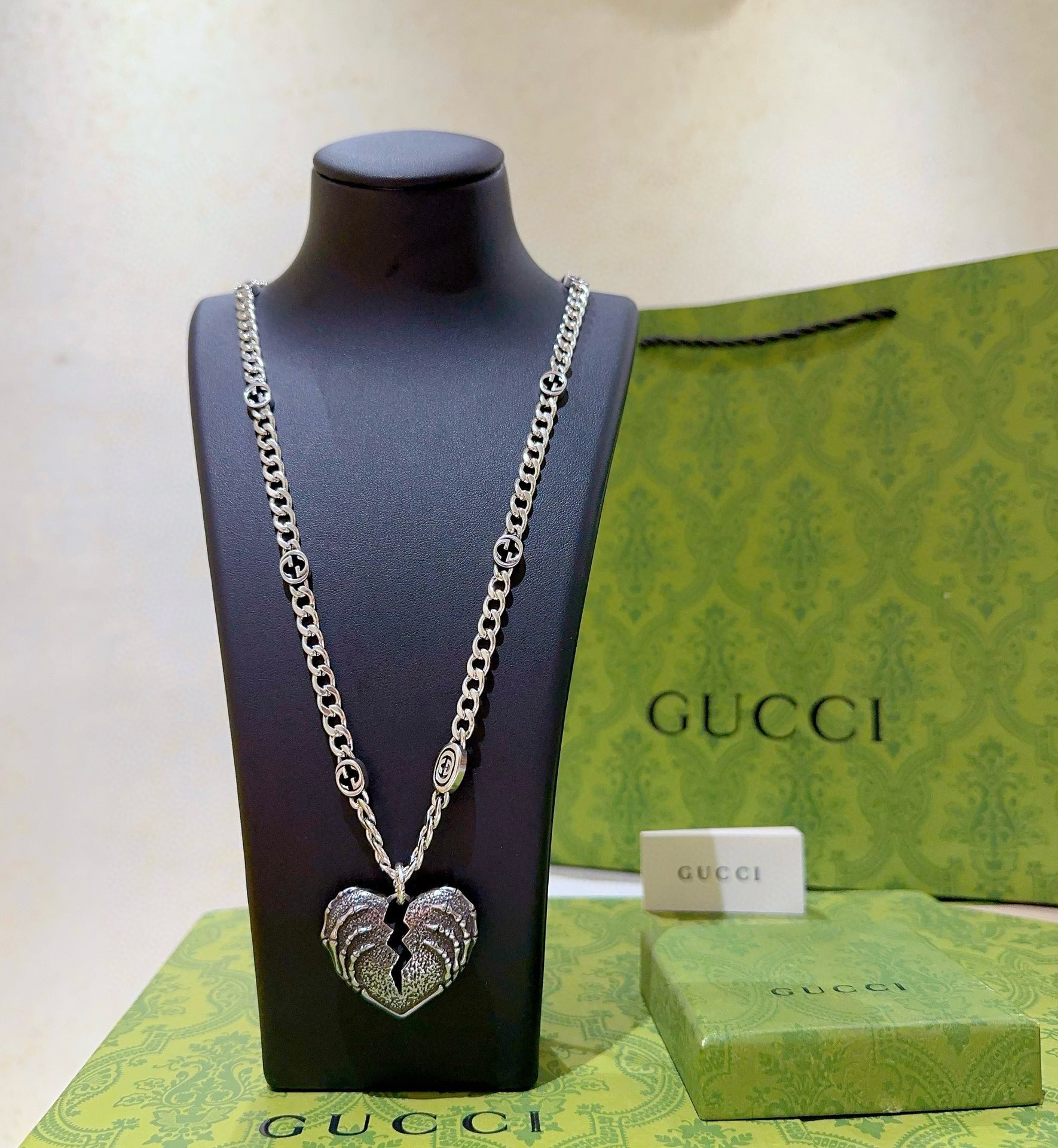 Gucci luxury necklace