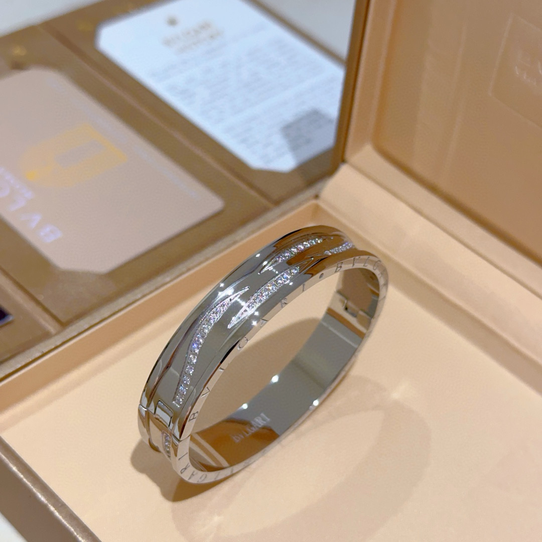 宝格丽手镯Serpenti Viper系列手镯,宝格丽手环V金材质 完美精心打磨,与金属边完美契合 7