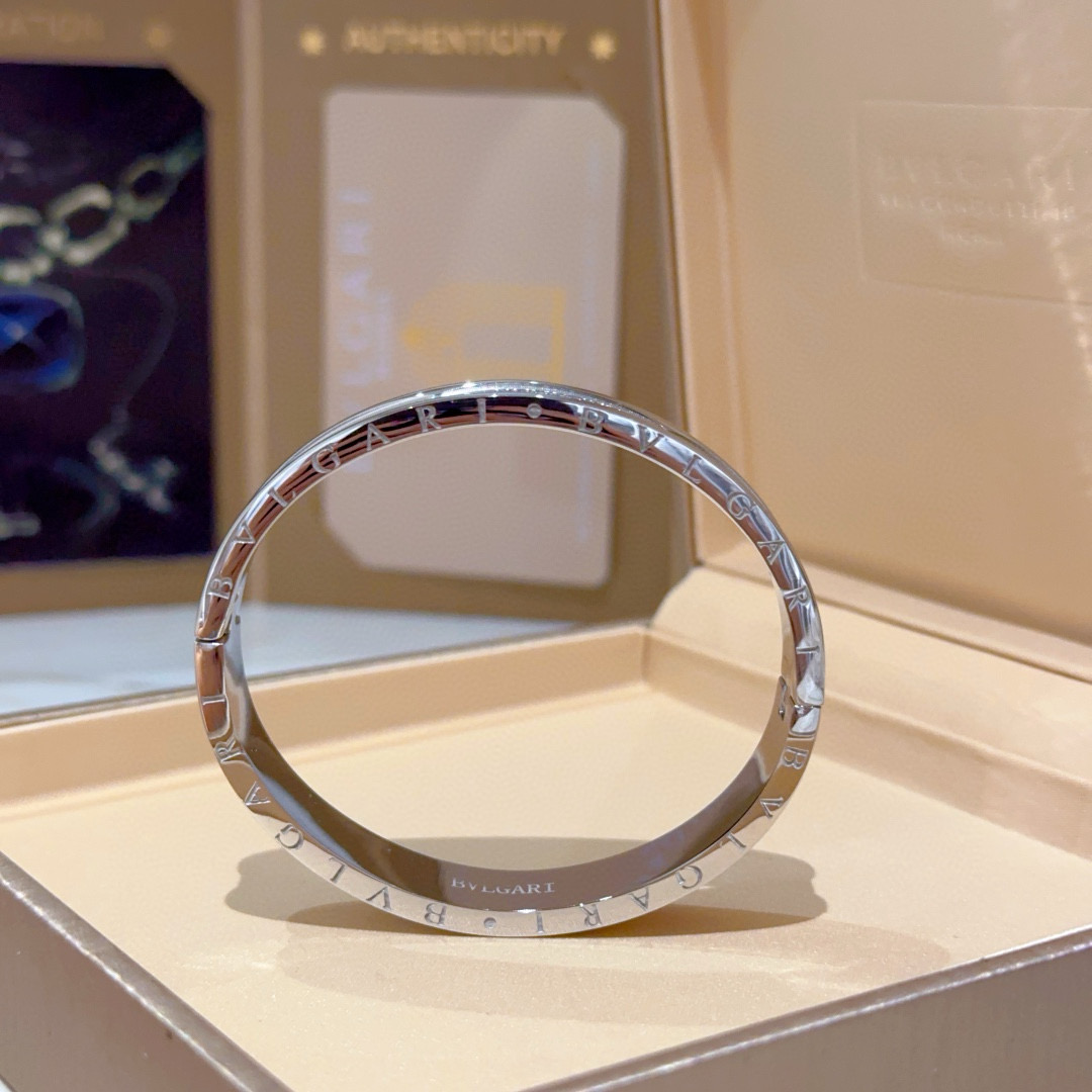 宝格丽手镯Serpenti Viper系列手镯,宝格丽手环V金材质 完美精心打磨,与金属边完美契合 8