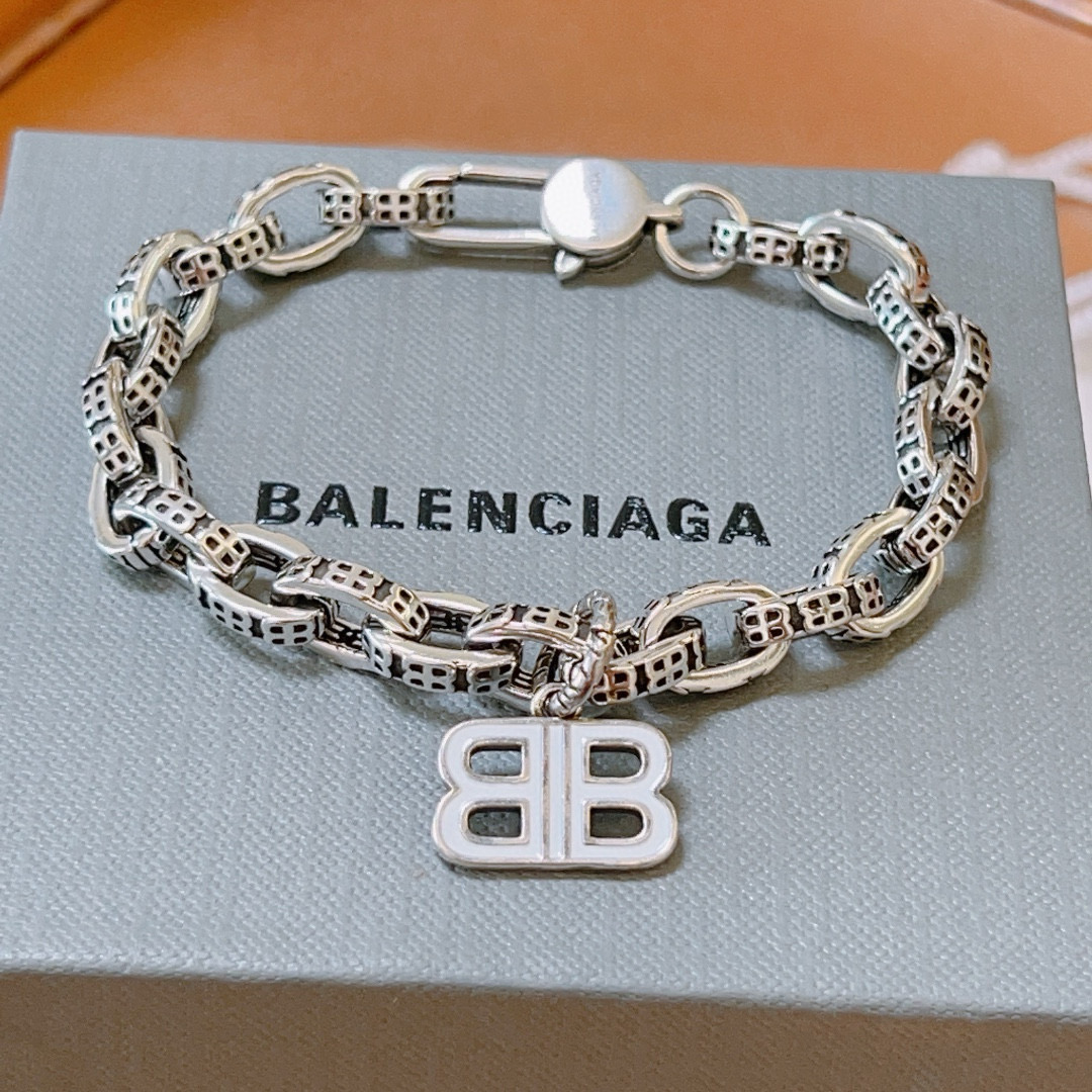 NO:108942,Batch. Original new product Balenciaga bracelets, Balenciaga bracelets, special counters, Balenciaga bracelets, popular products for men, unique design, avant-garde, must-have for both men and women!  Number of codes 18.20.22cm, jewelry quality, balenciaga, balenciaga, bracelet19860909批. 原单货新品 巴黎世家 Balenciaga手链专柜一致巴黎世家手链 男士火爆款出货 设计独特 前卫 男女必备！码数18.20.22cm,饰品精品,balenciaga,balenciaga,bracelet,Jewelry