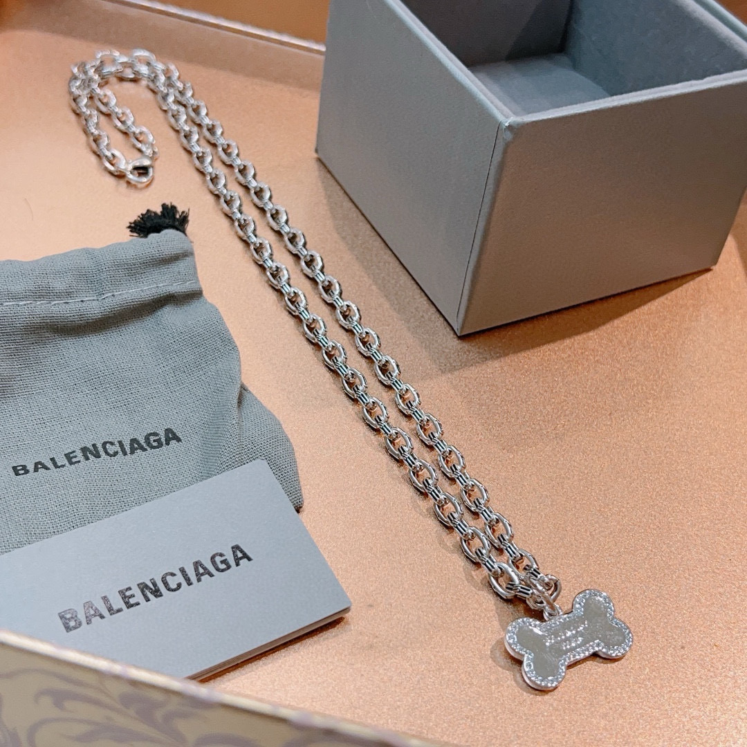 Balenciaga luxury necklace 2