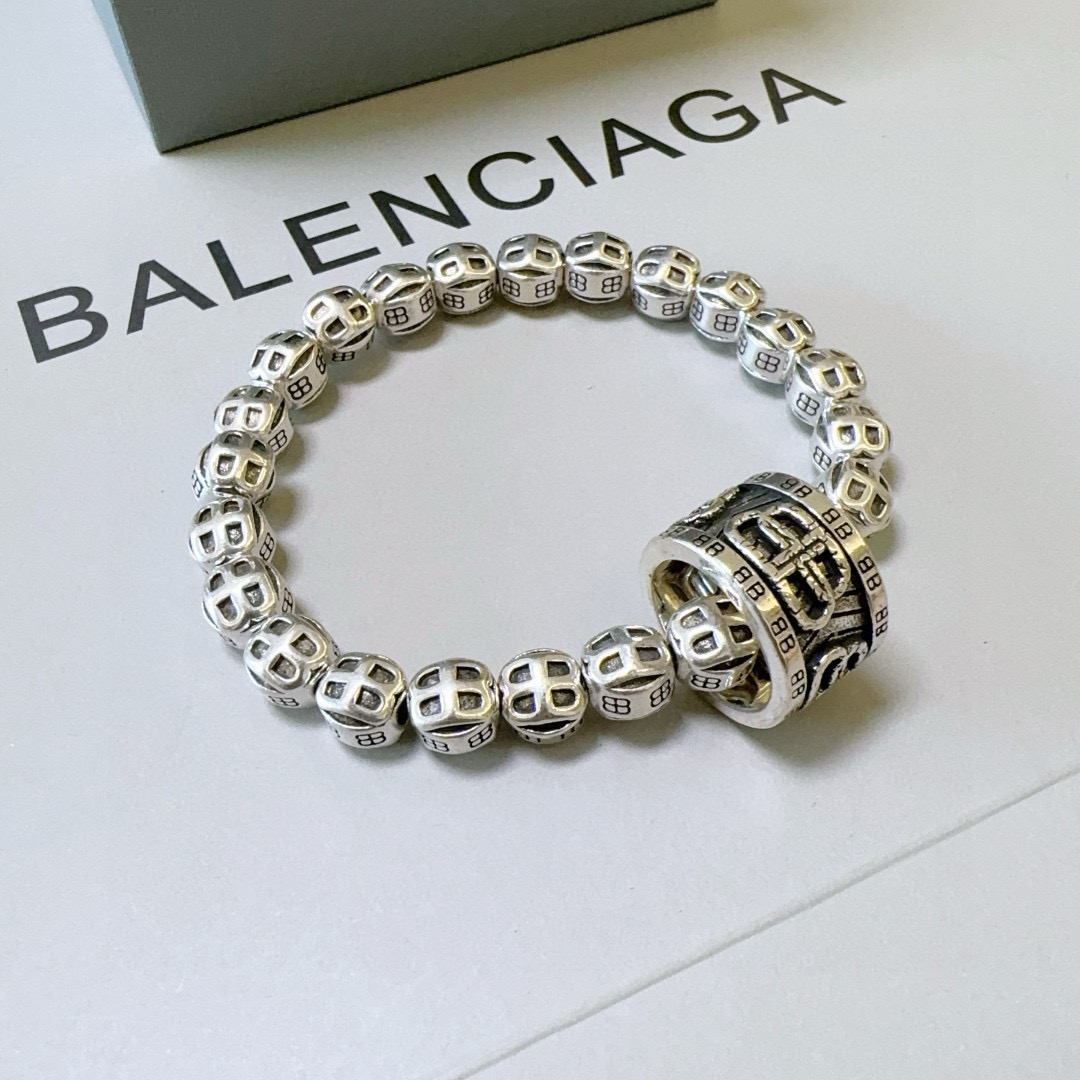 NO:108950,Batch of the counter Seiko version of liquid metal silver Balenciaga bracelet Pearl Thai silver style Balenciaga bracelet Celebrity style Retro style Old style Original replica Pure handmade ~ Genuine mold opening trend and fashion essentials for both men and women Can wear Couple style Rock Punk Thai silver style Retro elements Trendy and versatile Super like to place orders Note the wrist circumference, jewelry boutique, balenciaga, bracelet19860909批 专柜精工版本液态金属银巴黎世家手链 珍珠泰银风格巴黎世家手链 明星同款男女款 复古做旧风 原版复刻 纯手工打造 ～正品开模潮流时尚必备 男女均可佩戴 情侣款同款 摇滚朋克泰银风格 复古元素 潮流百搭 超级喜欢下单备注手腕周长,饰品精品,balenciaga,bracelet,Jewelry