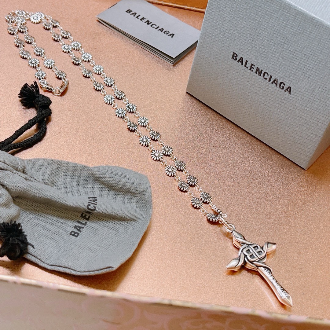 Balenciaga luxury necklace 7
