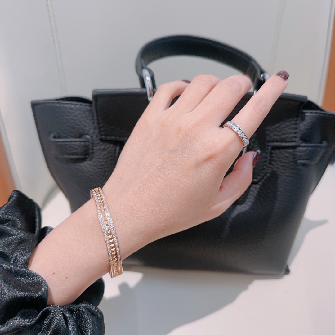 Luxurious Viper Series Bracelet: Polished V Gold with Seductive Glamour and Power - 图片 6