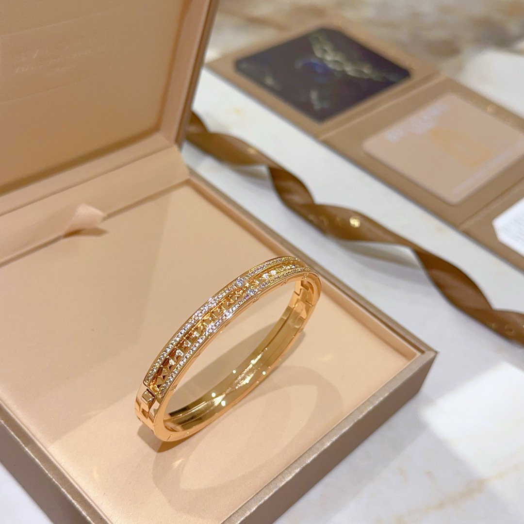 Luxurious Viper Series Bracelet: Polished V Gold with Seductive Glamour and Power - 图片 5