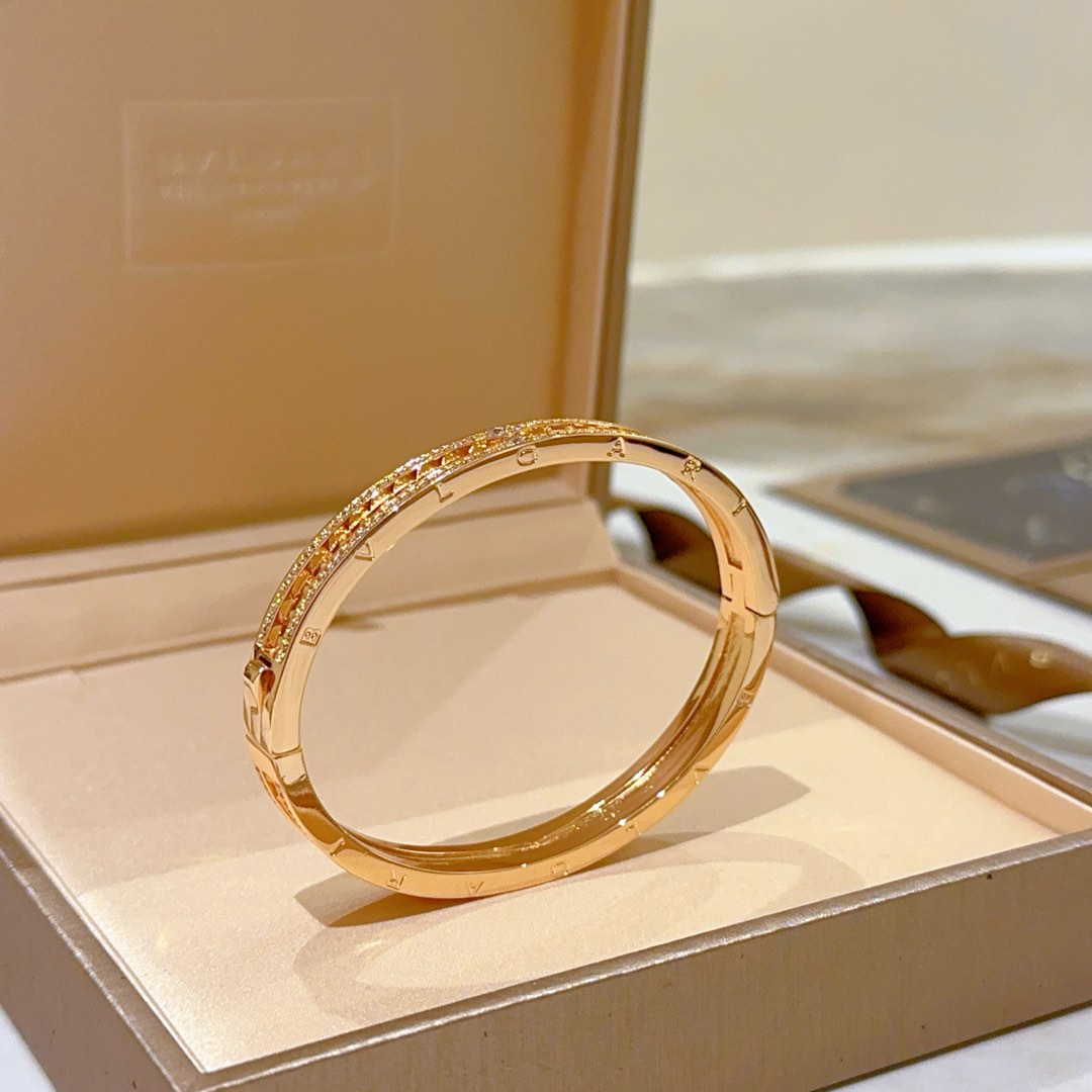 Luxurious Viper Series Bracelet: Polished V Gold with Seductive Glamour and Power - 图片 8