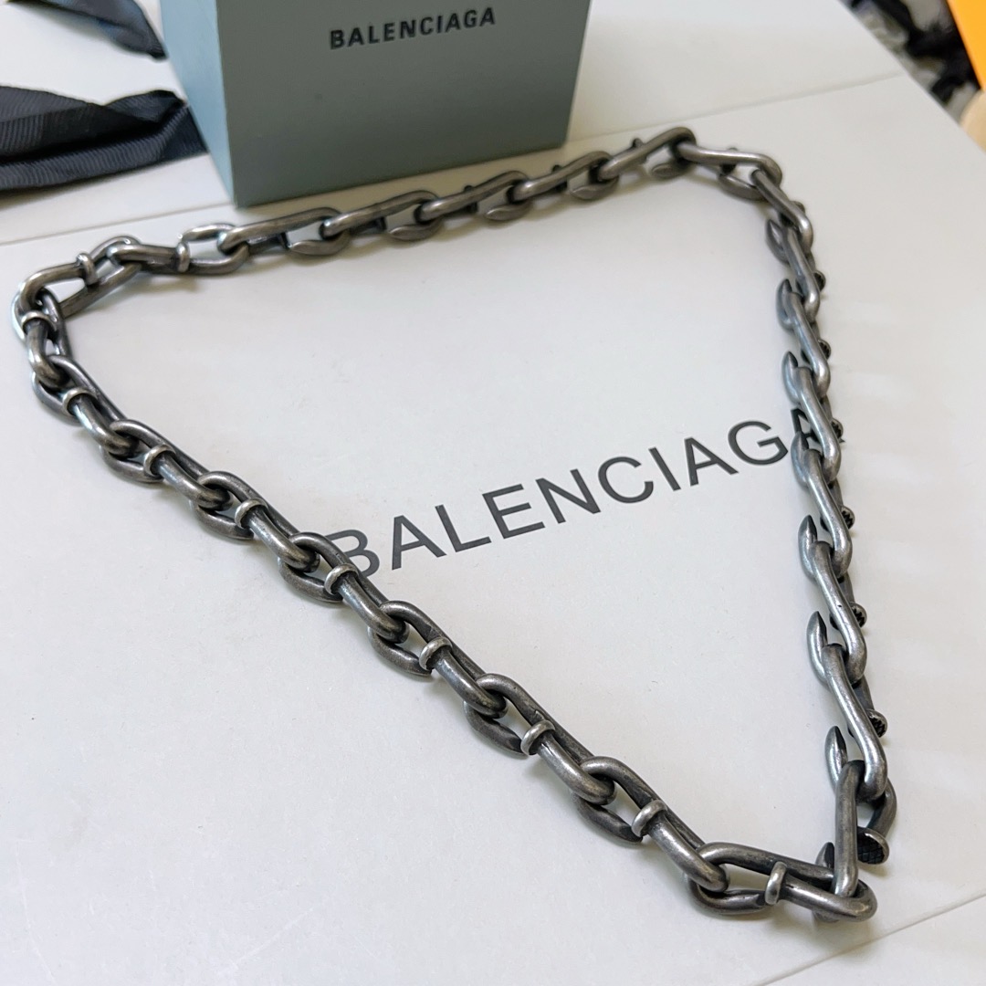 货🔹🔹新品 巴黎世家项链 Balenciaga 新款项链全钉项链🔹 细节做工精细 每个细节流程到位 设计工艺精细 款 设计独特 复古风格 巴黎 4