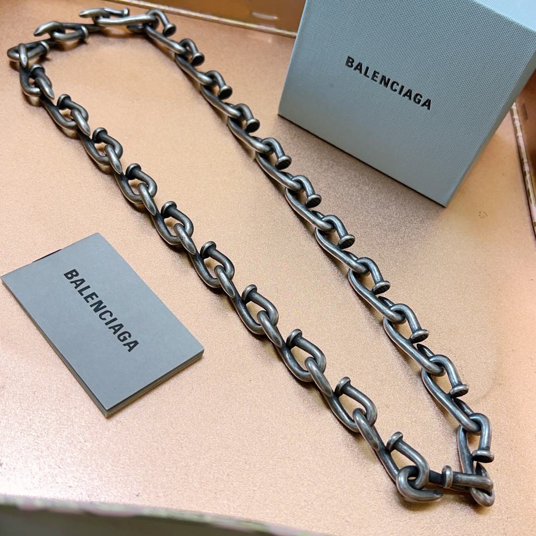 货🔹🔹新品 巴黎世家项链 Balenciaga 新款项链全钉项链🔹 细节做工精细 每个细节流程到位 设计工艺精细 款 设计独特 复古风格 巴黎 2