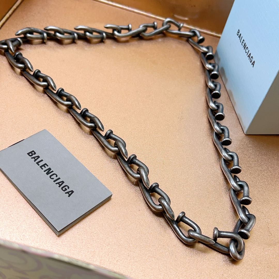 货🔹🔹新品 巴黎世家项链 Balenciaga 新款项链全钉项链🔹 细节做工精细 每个细节流程到位 设计工艺精细 款 设计独特 复古风格 巴黎 5