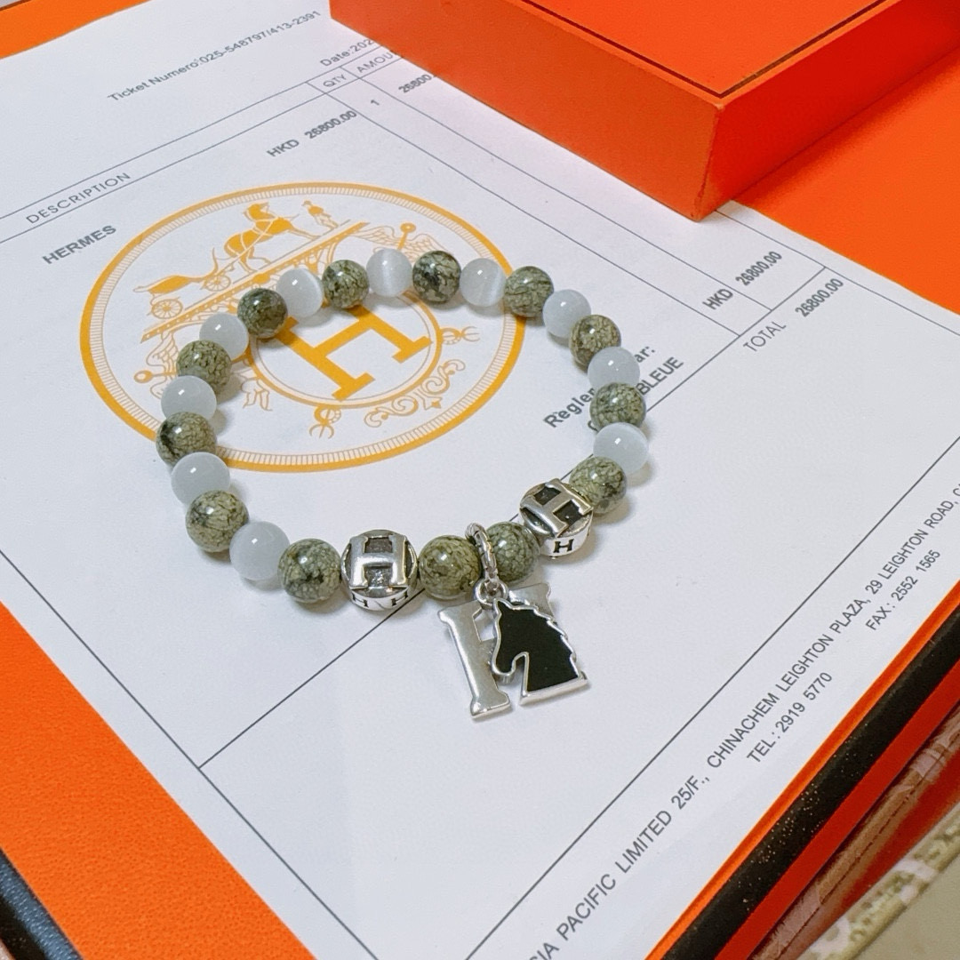 NO:110488,Batch New product release Hermas Hermes bracelet Luxury Hermes bracelet Natural stone bracelets Men and women The latest model full beaded bracelet has a higher grade Celebrity same style Anger Forest series H retro Hermes bracelet Size: 16-24 cm Details are used for the old version Non-market shiny style Non-market ordinary style This model has been released all the time Hermes is selling very well. Very easy to match clothes, jewelry quality, hermes, hermes, bracelet19860909批 新品发布 Hermas爱马仕手链奢华爱马仕手串 天然石手链男女同款 最新款全件串珠手链档次更高明星同款Anger Forest系列H复古爱马仕手链 尺寸:16-24厘米 细节对版做旧处理 非市面亮面版型 非市面普通做这款一直在出 爱马仕里面热卖款 非常好搭配衣服,饰品精品,hermes,hermes,bracelet,Jewelry