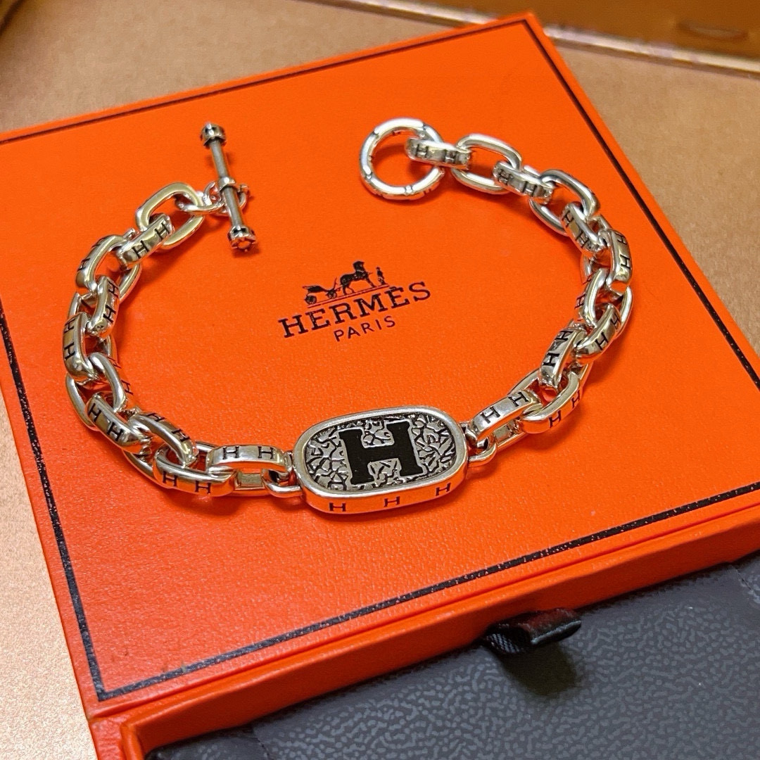 NO:110490,Bill. New Hermes bracelet thickened version, Platinum version. High-end precision version [color][color] Many internet celebrities have the same style. Hermes bracelets are so tested by the master's craftsmanship. It is not simple. [color][color] High-end customization, same style for men and women. Hermes is popular. 1:1 Super exquisite star. The same style k gold texture, and the high-end craftsmanship is created. I really like the number of numbers 16.17.18.19.20. 21.22. 23.24cm, jewelry quality, hermes, bracelet19860909批.新款爱马仕手链加厚版 铂金版.高级精工版[色][色]众多网红同款 爱马仕手链太考验师傅的手艺了 要确保每个细节都到位不简单[色][色] 高端定制 男女同款 爱马仕火爆 1:1超精赞明星 同款 k金质感,精工高端工艺打造出炉. 上手真的赞爆码数16.17.18.19.20. 21.22. 23.24cm,饰品精品,hermes,bracelet,Jewelry