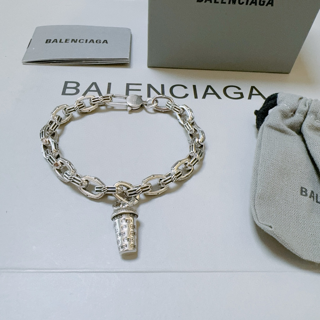 NO:110177,Batch. Original new product Balenciaga bracelets, Balenciaga bracelets, special counters, Balenciaga bracelets, popular products for men, unique design, avant-garde, must-have for both men and women!  Number of codes 16-25cm, jewelry quality, balenciaga, balenciaga, bracelet19860909批. 原单货新品 巴黎世家 Balenciaga手链专柜一致巴黎世家手链 男士火爆款出货 设计独特 前卫 男女必备！码数16-25cm,饰品精品,balenciaga,balenciaga,bracelet,Jewelry
