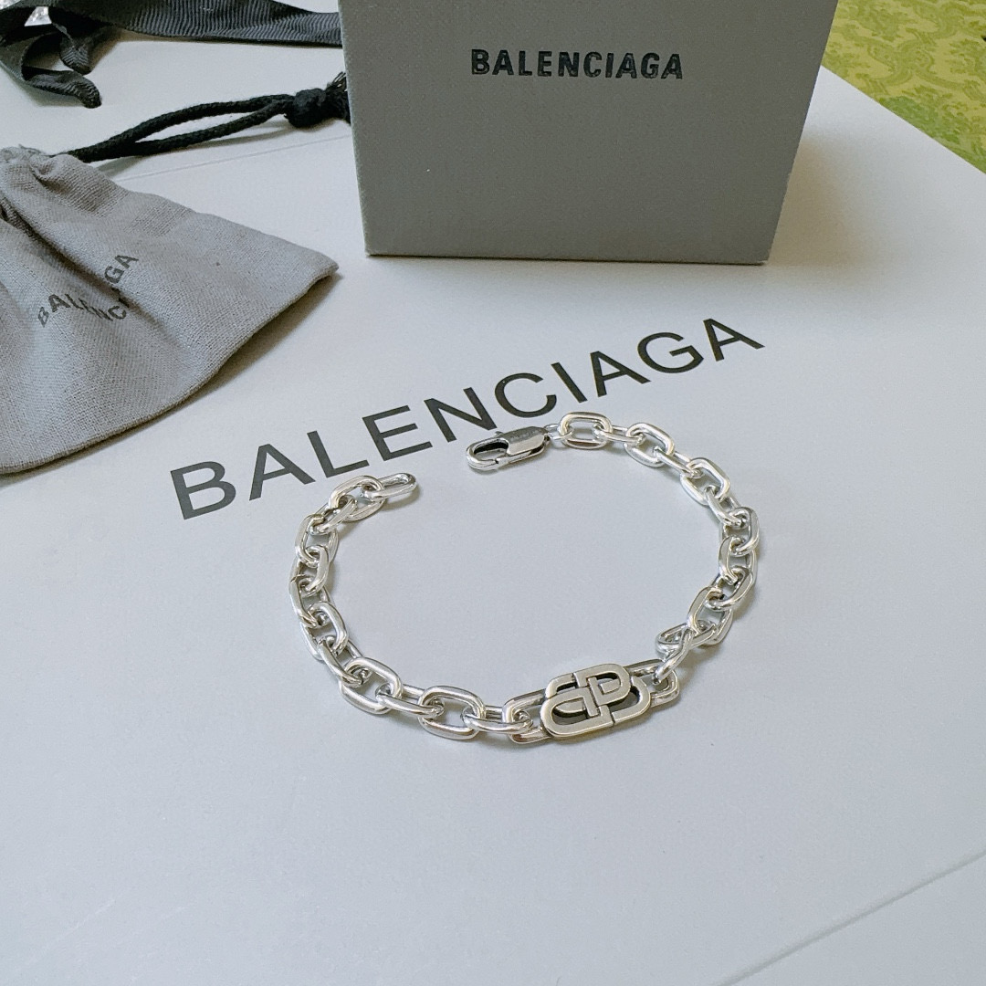 NO:109920,Batch. Original new product Balenciaga bracelets, Balenciaga bracelets, special counters, Balenciaga bracelets, popular products for men, unique design, avant-garde, must-have for both men and women!  Number of codes 18.20.22.24cm, jewelry quality, balenciaga, balenciaga, bracelet19860909批. 原单货新品 巴黎世家 Balenciaga手链专柜一致巴黎世家手链 男士火爆款出货 设计独特 前卫 男女必备！码数18.20.22.24cm,饰品精品,balenciaga,balenciaga,bracelet,Jewelry