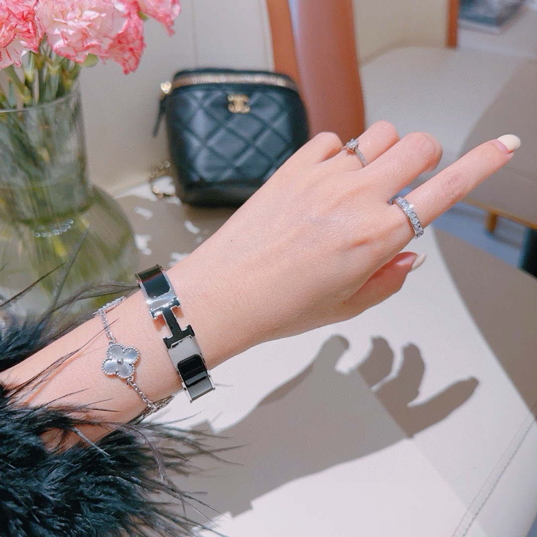 Hermès Haute Joaillerie Fine Jewelry Earrings Necklace Ring Ref.423058E5 3