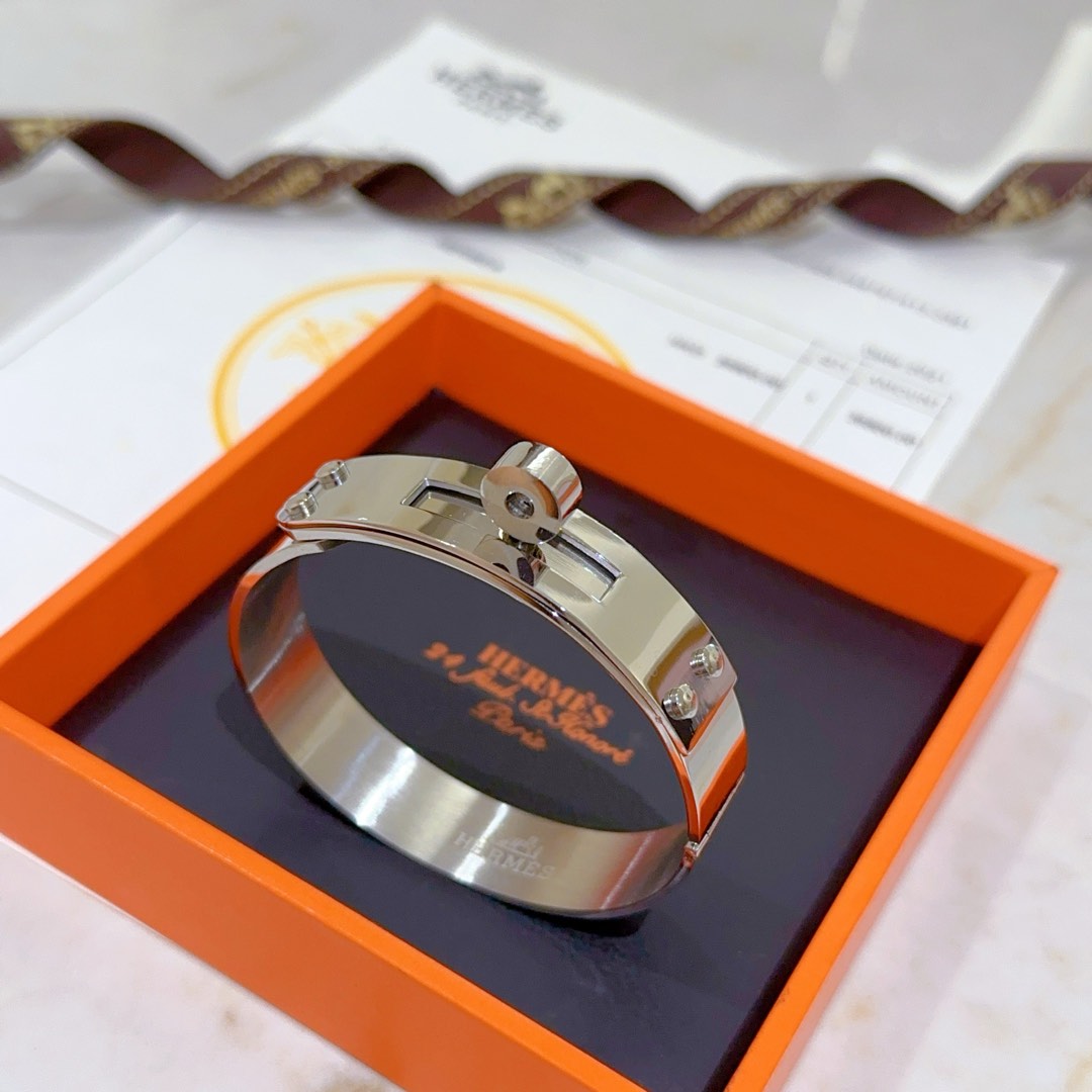Hermès item 4