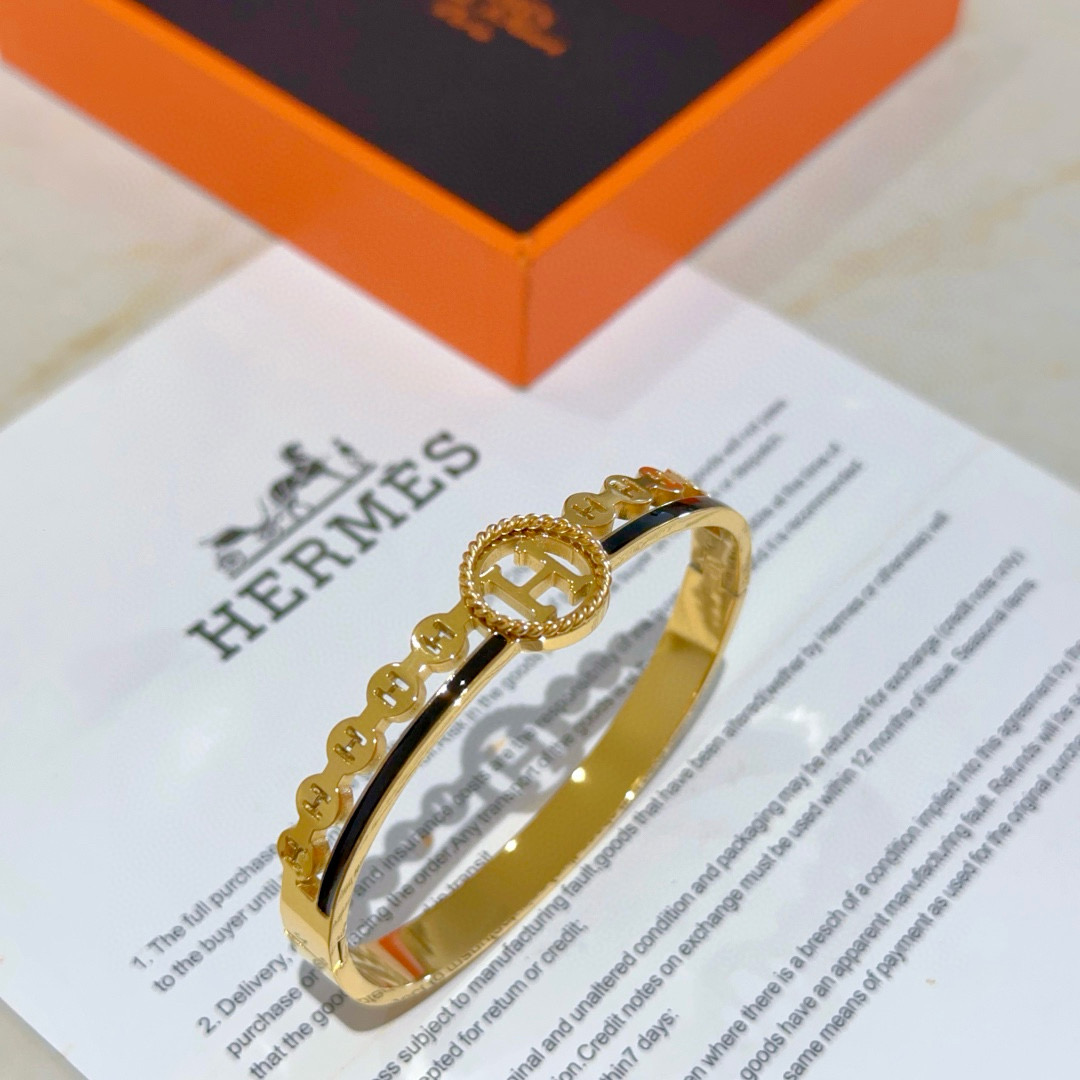 NO:109909,Hermes bracelet Original customization bracelet The enamel craftsmanship tests the master's craftsmanship to ensure the color is handmade [color][color] v gold high-end customization Goddess I love Hermes hot bracelets super exquisite goddesses Stars same style High-end franc material, k gold texture, Seiko pure handmade products are really good, jewelry quality, hermes, hermes, bracelet19860909批. Hermes 爱马仕手镯 原版定制 手环 珐琅工艺太考验师傅的手艺了 要确保色泽手工制作好[色][色] v金高端定制 女神 都爱爱马仕火爆手镯 超精赞各路女神 明星 同款 高端法郎材质,k金质感,精工纯手工出品上手真的赞,饰品精品,hermes,hermes,bracelet,Jewelry